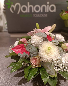 Composition ronde rose et blanc avec anthurium