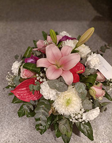 Composition rose, rouge et blanc avec lys