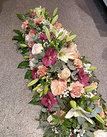 Dessus de cercueil rose et blanc