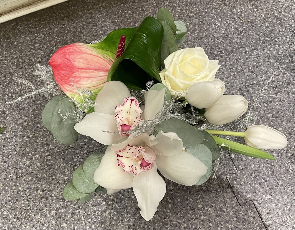 Composition anthurium rose et orchidée