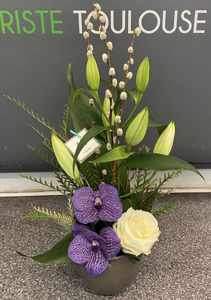 Composition lys et orchidée vanda sur pied