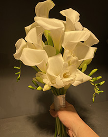 Bouquet de mariée callas et freesias blancs