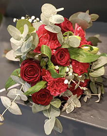 Bouquet rouge, roses et œillets